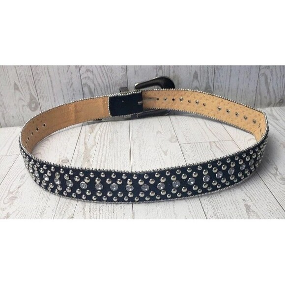 Guess Women’s Western Rhinestone Studded Belt Silver Engraved Buckle Black M - Picture 2 of 6